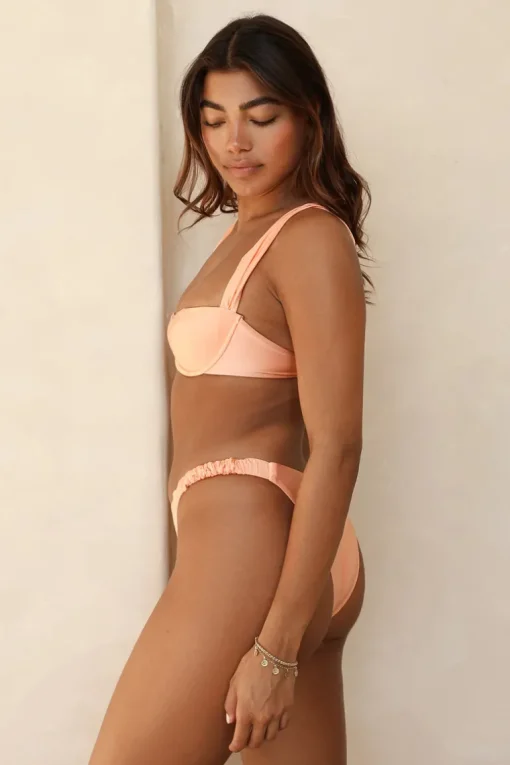 Peach Nectar Underwire Cheeky Set